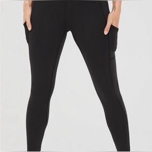 OFFLINE BY AERIE the hugger high waisted pocket leggings size medium short